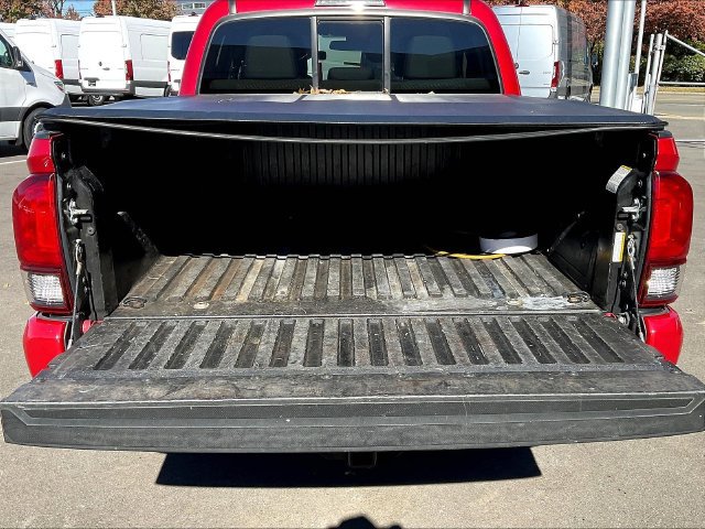 Used 2021 Toyota Tacoma SR AWD/4WD image 9