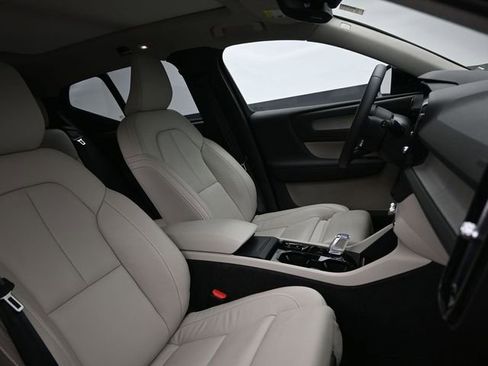 Used 2024 Volvo XC40 B5 Plus w/ Climate Package image 35