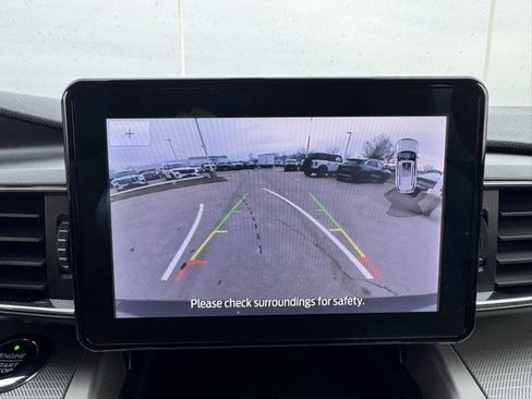 Certified 2021 Ford Explorer XLT w/ Equipment Group 202A image 17