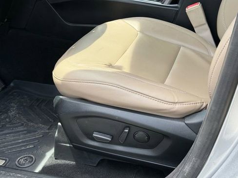 Used 2020 Ford Explorer XLT w/ Equipment Group 202A AWD/4WD image 16