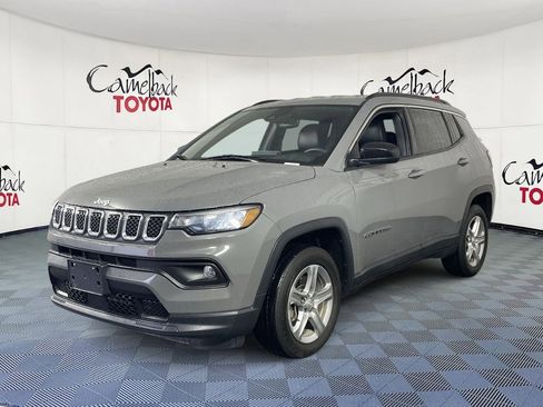 Used 2024 Jeep Compass Latitude image 2