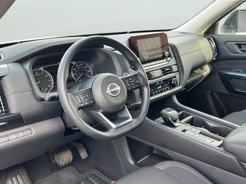 Used 2025 Nissan Pathfinder S FWD image 21