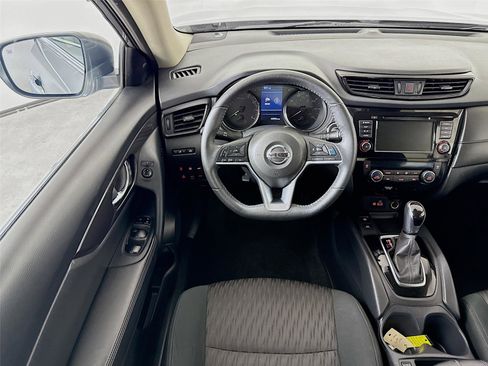 Used 2020 Nissan Rogue SV w/ Premium Package image 22