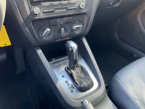 Used 2011 Volkswagen Jetta SE image 18