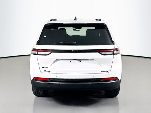 New 2025 Jeep Grand Cherokee Altitude image 6