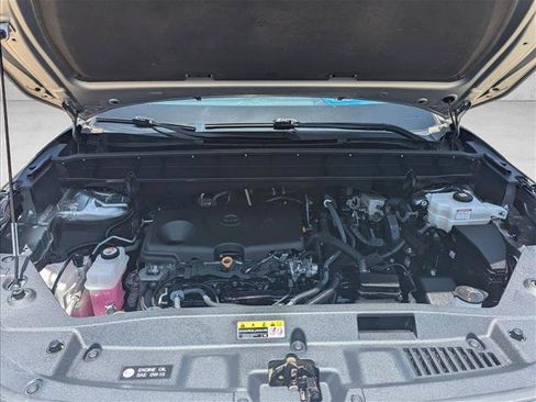 Used 2023 Toyota Highlander XLE FWD image 22