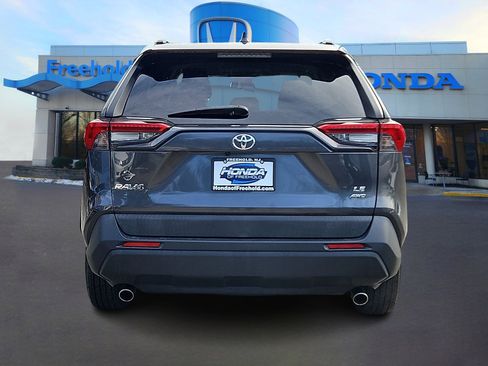 Used 2019 Toyota RAV4 LE image 6