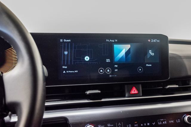 Certified 2025 Kia Carnival FWD image 14