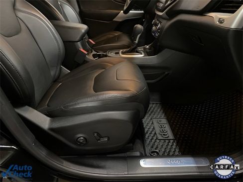 Used 2017 Jeep Cherokee Overland w/ Technology Group image 78