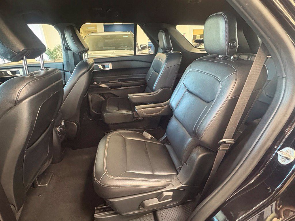 Used 2020 Ford Explorer XLT w/ Equipment Group 202A AWD/4WD image 26