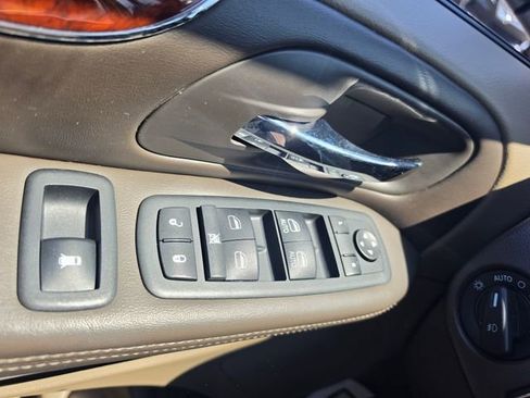 Used 2012 Chrysler Town & Country Touring-L w/ Entertainment Group #2 FWD image 24