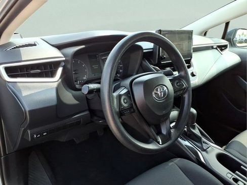 Used 2025 Toyota Corolla LE FWD image 13