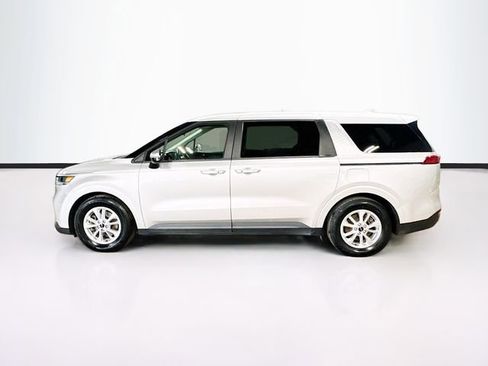 Used 2022 Kia Carnival LX FWD image 4