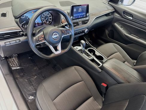 Used 2024 Nissan Altima 2.5 SV FWD image 7