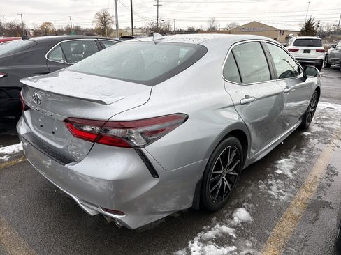 Used 2022 Toyota Camry SE image 7