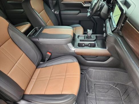 Used 2024 Chevrolet Silverado 1500 High Country w/ High Country Premium Package image 15