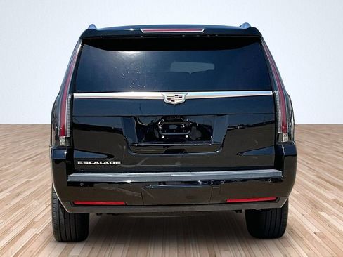 Used 2020 Cadillac Escalade Luxury AWD/4WD image 4