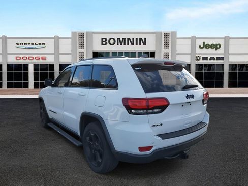 Used 2019 Jeep Grand Cherokee Laredo image 4
