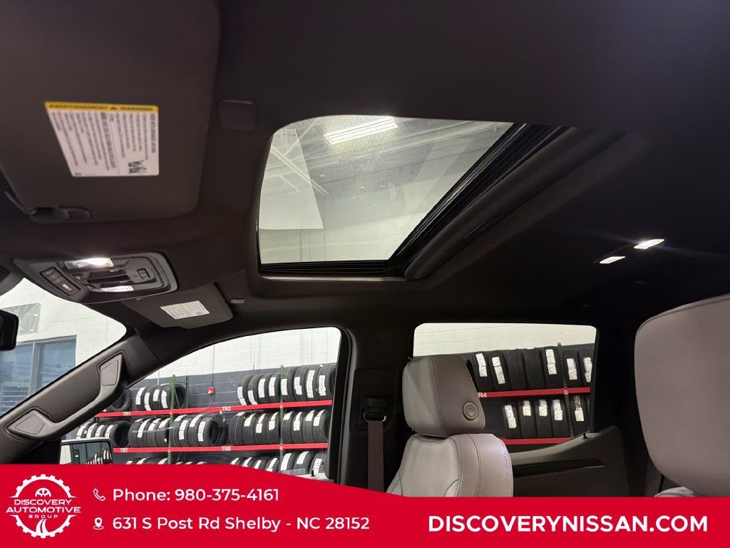 Used 2025 GMC Sierra 1500 SLT w/ SLT Premium Plus Package AWD/4WD image 32