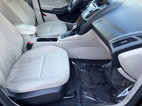 Used 2017 Ford Focus SE FWD image 10