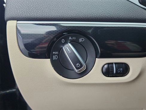 Used 2016 Volkswagen Jetta SEL w/ Lighting Package image 32