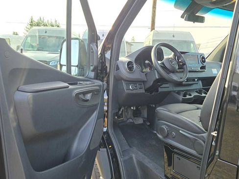 Used 2025 Mercedes-Benz Sprinter 2500 image 22