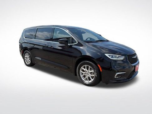 Used 2025 Chrysler Pacifica Select FWD image 10