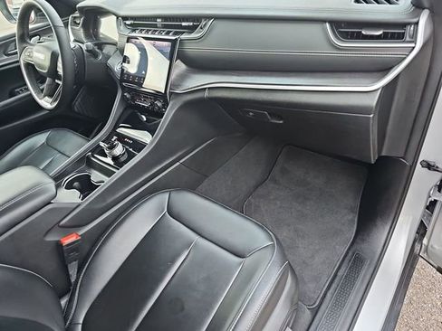 Used 2024 Jeep Grand Cherokee Limited image 29