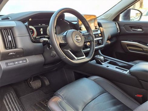 Certified 2024 Nissan Pathfinder Platinum image 4