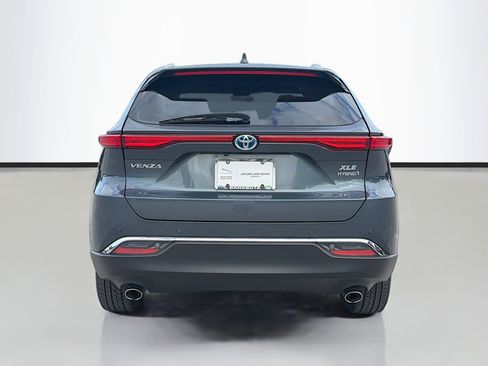 Used 2022 Toyota Venza XLE image 4