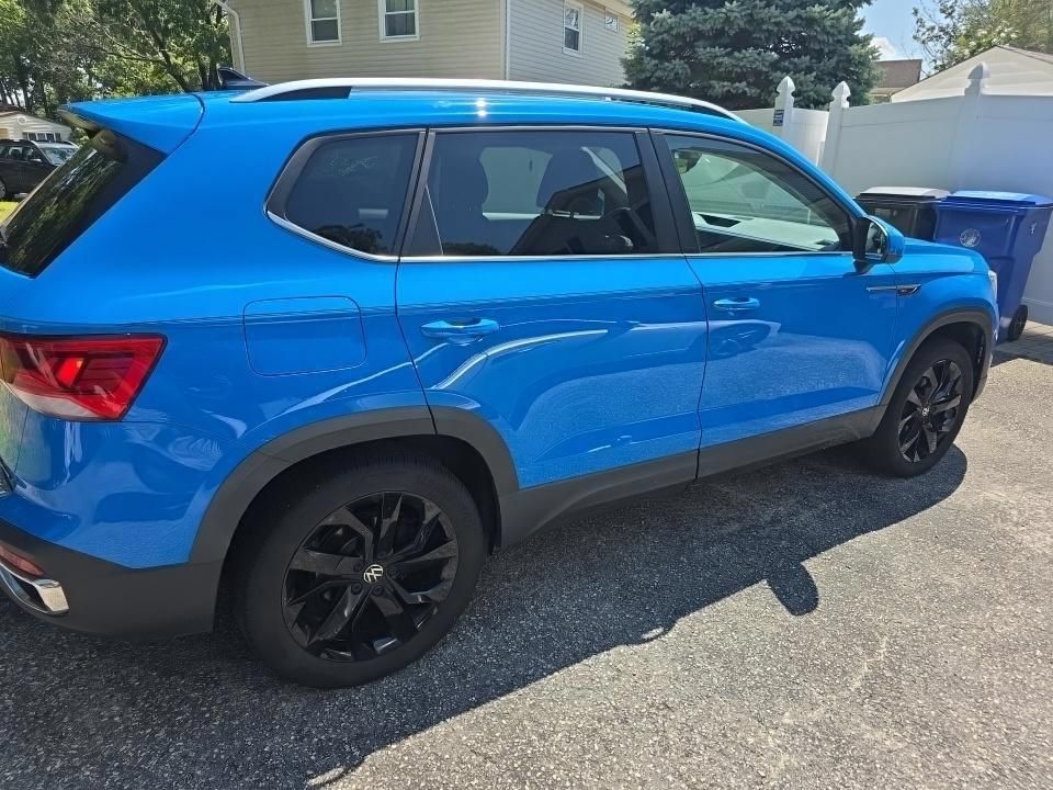 Used 2023 Volkswagen Taos SE w/ Panoramic Sunroof Package AWD/4WD image 4