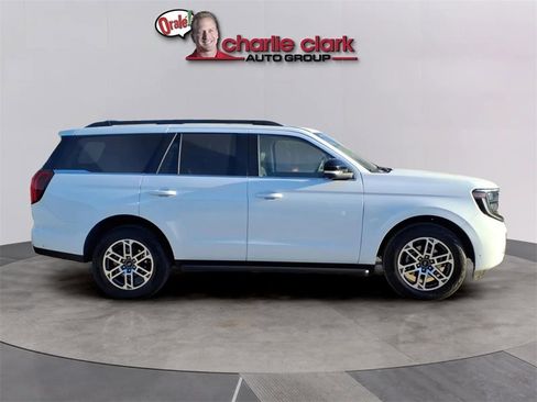 Used 2025 Ford Expedition Active image 6