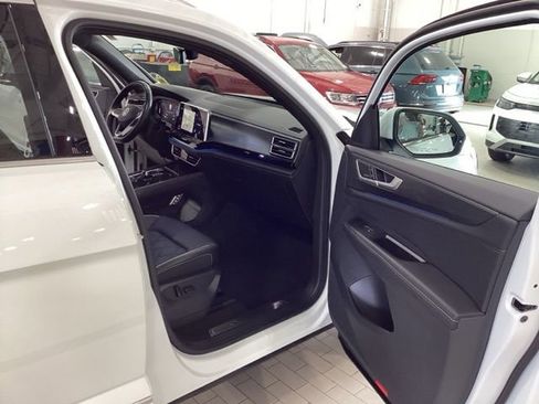 Used 2024 Volkswagen Atlas Cross Sport SEL Premium R-Line image 11