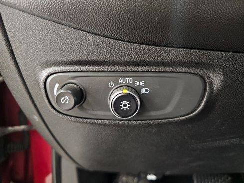 Used 2018 Chevrolet Equinox LT image 14