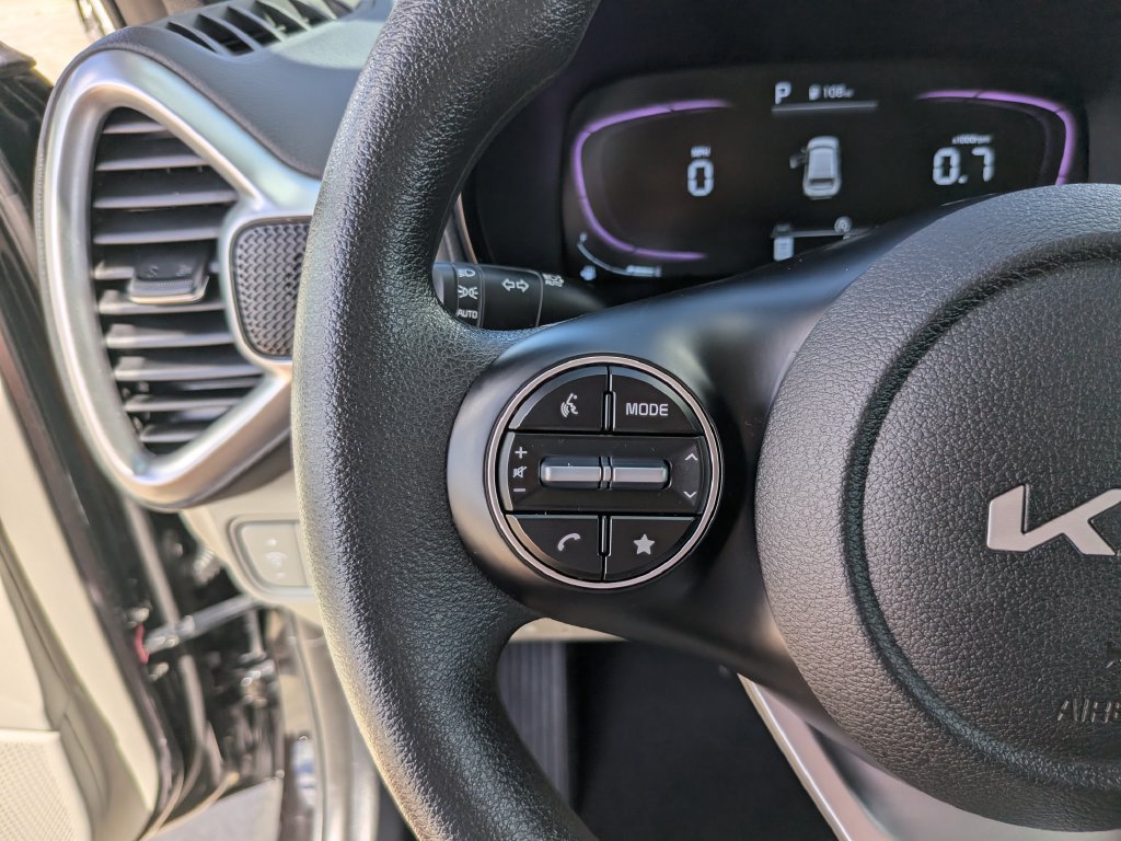 Certified 2025 Kia Soul LX w/ LX Technology Package FWD image 28