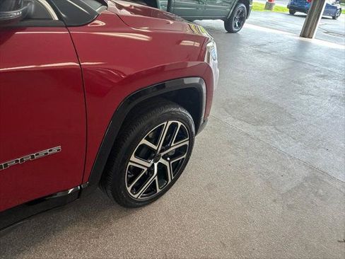 Certified 2025 Jeep Compass Limited w/ Elite Group AWD/4WD image 30