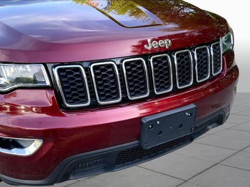 Used 2020 Jeep Grand Cherokee Laredo AWD/4WD image 32