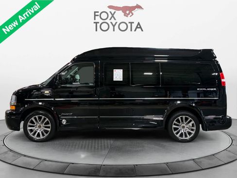 Used 2021 Chevrolet Express 2500 RWD image 3