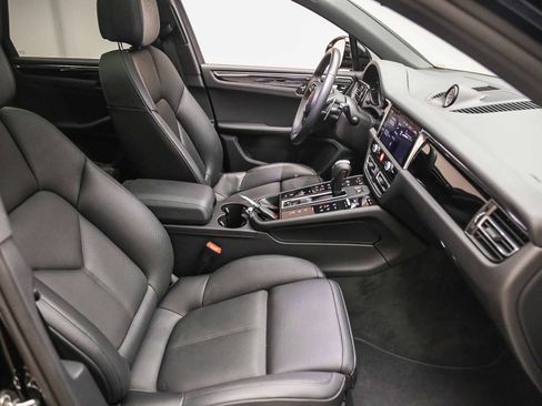 Certified 2025 Porsche Macan S AWD/4WD image 21