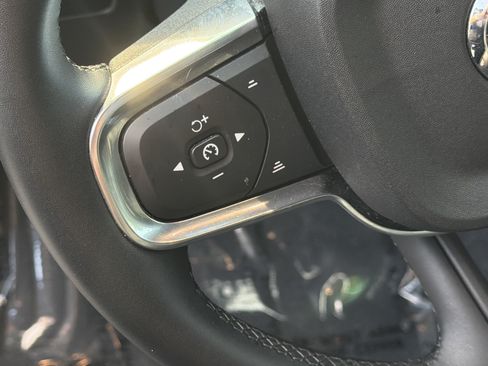 Used 2025 Volvo XC40 B5 Ultra AWD/4WD image 19