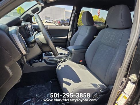Used 2019 Toyota Tacoma TRD Off-Road AWD/4WD image 9
