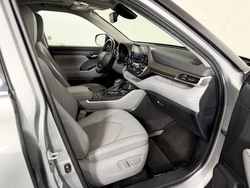 Used 2020 Toyota Highlander XLE AWD/4WD image 53