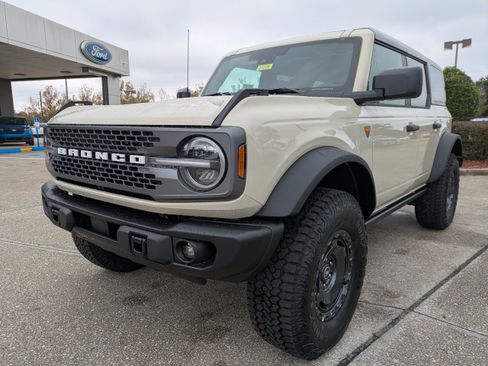 New 2025 Ford Bronco Badlands w/ Sasquatch Package AWD/4WD image 8