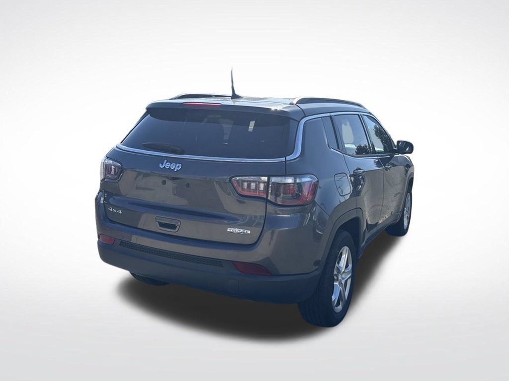 Used 2024 Jeep Compass Latitude AWD/4WD image 7