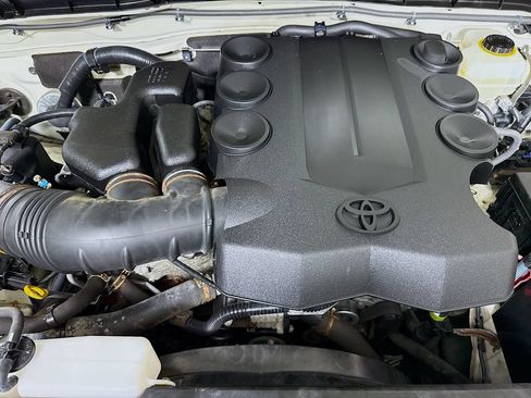 Used 2013 Toyota FJ Cruiser 4WD w/ Upgrade Pkg image 30