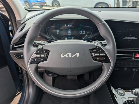 Certified 2025 Kia Niro EX FWD image 15