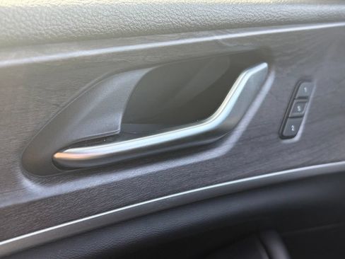 Used 2025 Jeep Grand Cherokee Limited w/ Luxury Tech Group II RWD image 44