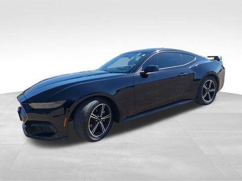 Used 2025 Ford Mustang Coupe RWD image 3
