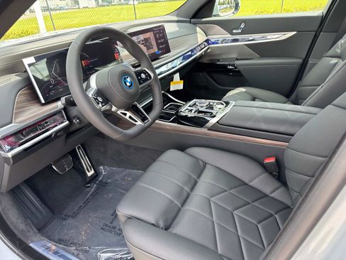New 2025 BMW 750e xDrive AWD/4WD image 24
