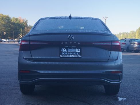 Used 2025 Volkswagen Jetta S image 8